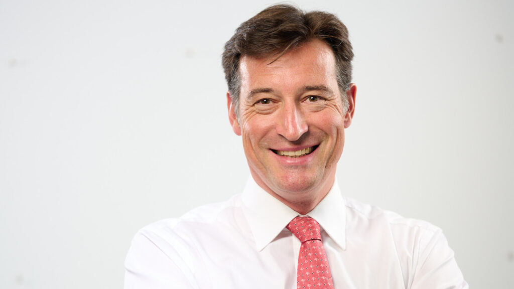 Das Bild zeigt Philipp Ganzmüller, Vizepräsident des BDIU