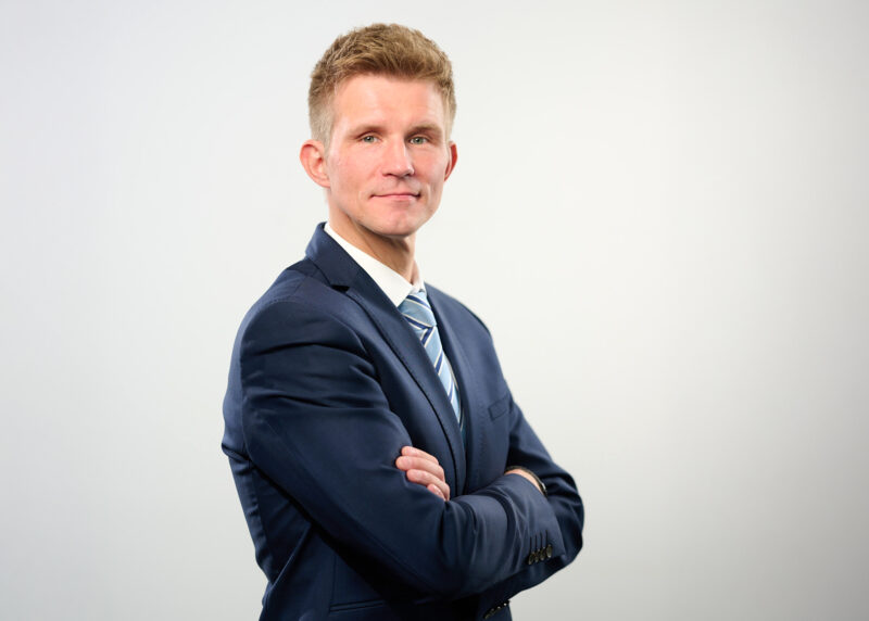 Das Bild zeigt Marcel Hofmann, Präsdiumsmitglied im BDIU und Leiter der Arbeitsgruppe Kreditzweitmarktgesetz.